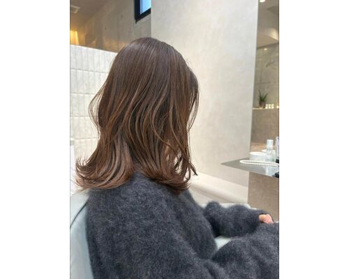 白髪を活かす明るさと透明感のPLUTOの白髪ぼかしカラー