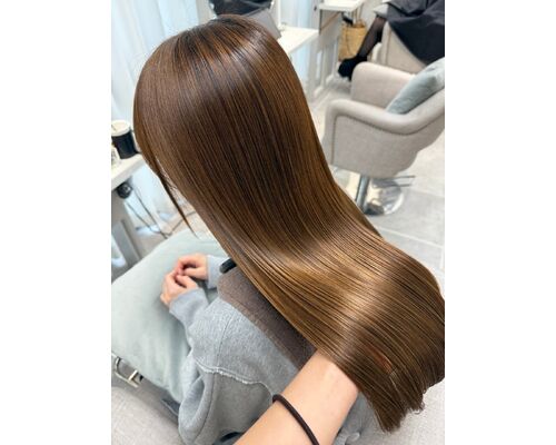 月一メンテナンスで艶やかな髪質改善縮毛矯正｜alana薬院店