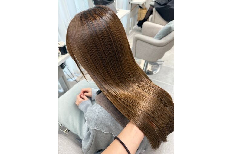 月一メンテナンスで艶やかな髪質改善縮毛矯正｜alana薬院店