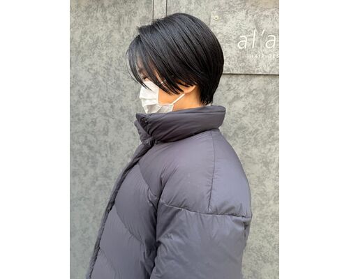 冬に快適なベリーショート｜首元すっきり女性らしい丸みのあるスタイル
