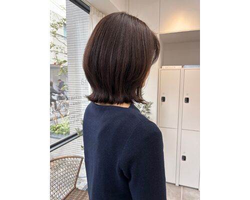 レイヤーを活かしながら伸ばす、ボブからの移行スタイル｜alana薬院店