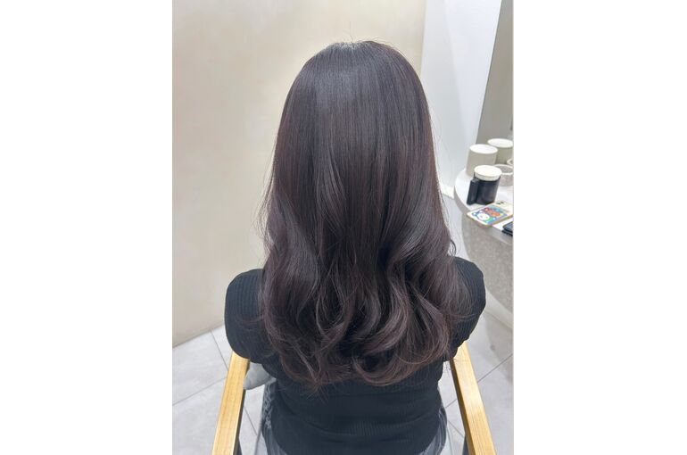 暗髪×透明感｜肌色を明るく見せるカラー提案