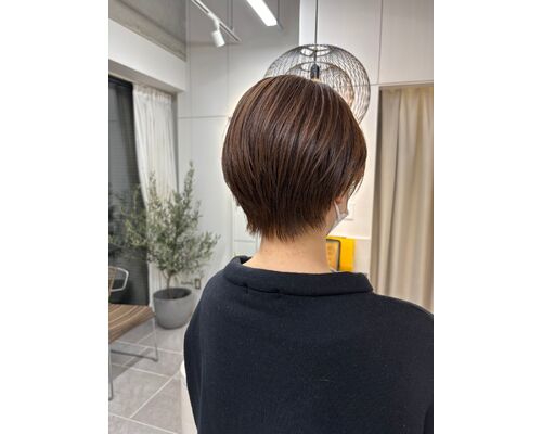 えりあし短めのショートカット｜オイルだけで決まる似合わせカット