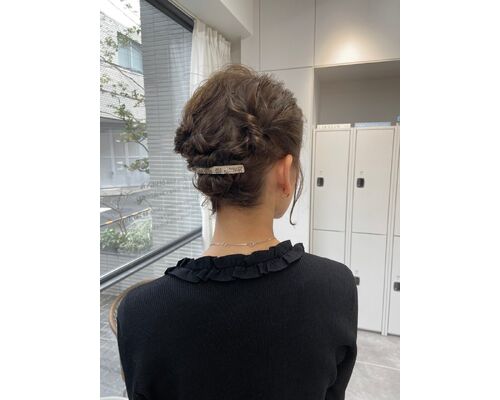 ボブでも楽しめるお呼ばれヘアセット｜結婚式のヘアアレンジ