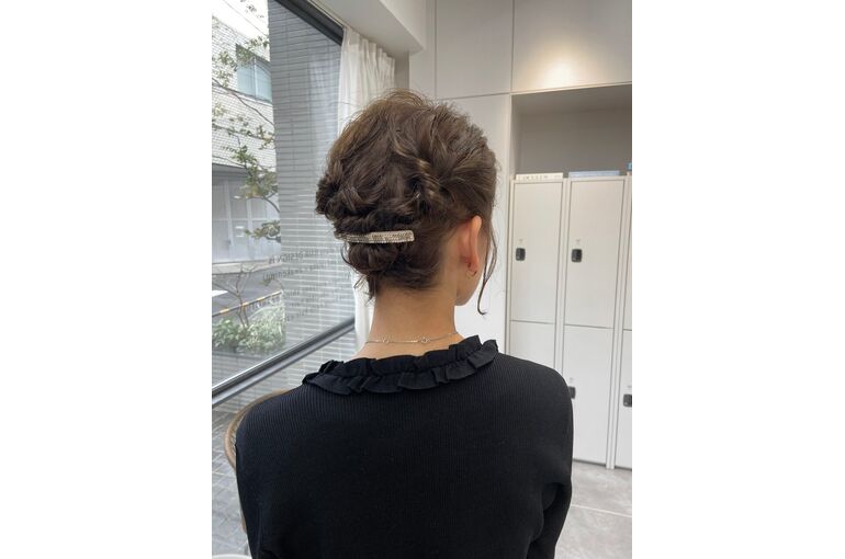 ボブでも楽しめるお呼ばれヘアセット｜結婚式のヘアアレンジ