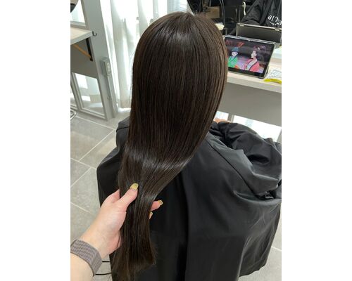 赤み・オレンジみを抑えて｜透明感たっぷりのグレージュカラー
