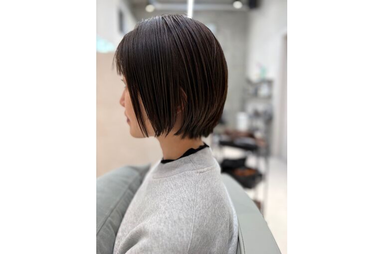 乾かすだけで自然な丸みとツヤ｜シンプルショート