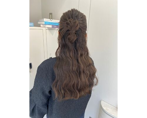 結婚式のヘアセット｜ゆるふわからタイトなスタイルまで