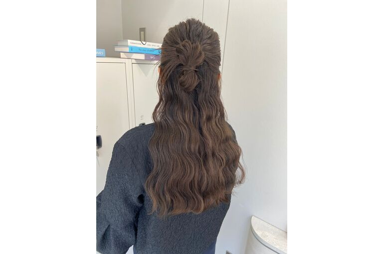 結婚式のヘアセット｜ゆるふわからタイトなスタイルまで