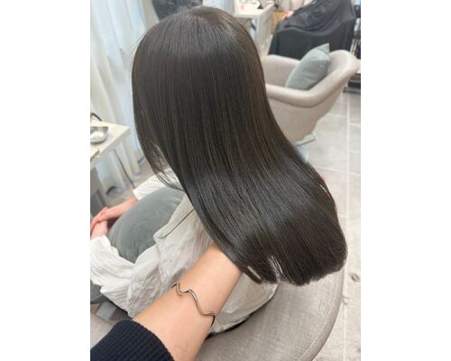 1年ぶりの縮毛矯正でツヤ髪に｜髪の状態に合わせた施術