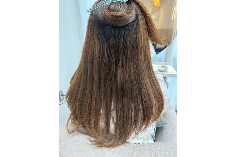 1年ぶりの縮毛矯正でツヤ髪に｜髪の状態に合わせた施術（2枚目）