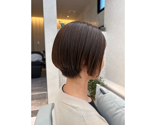 ショートボブで小顔効果を狙う方法
