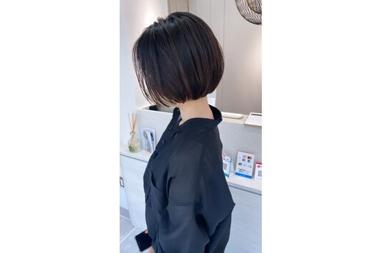 ボブで小顔に見せる似合わせカット