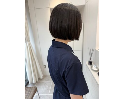 首元スッキリ内巻きボブ