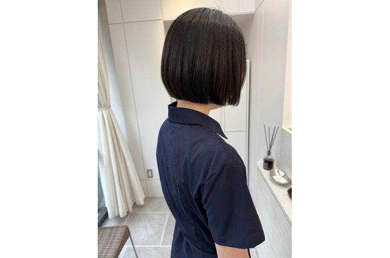 首元スッキリ内巻きボブ