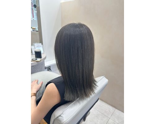 赤さを抑える　オリーブグレージュ