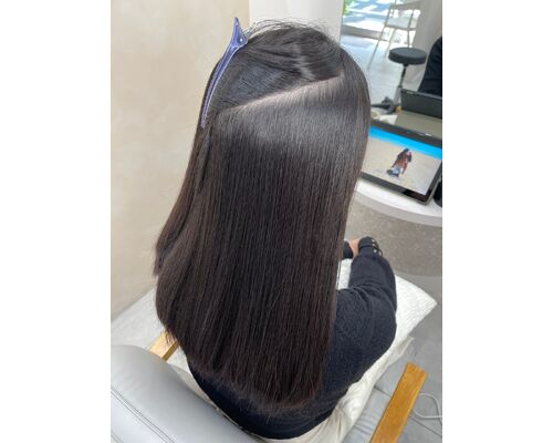 【冬の乾燥で広がる髪に】髪質改善ストレートが人気