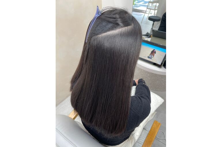 【冬の乾燥で広がる髪に】髪質改善ストレートが人気