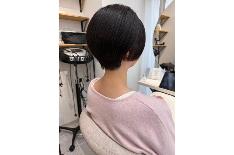 首が細く見えるショートヘア（梶原）