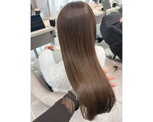 明るい髪色好きな方はベージュカラーに（梶原）