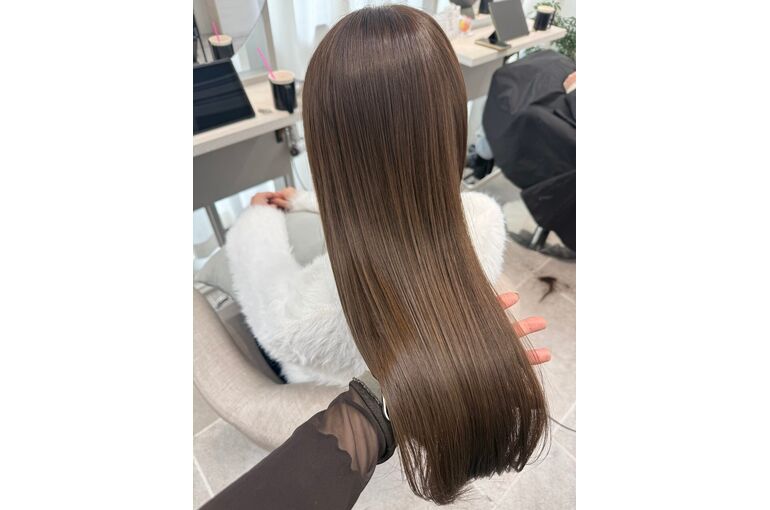 明るい髪色好きな方はベージュカラーに（梶原）