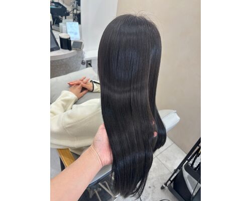 朝のスタイリングが劇的に変わる！髪質改善 縮毛矯正