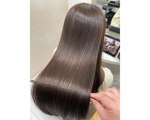 キレイな人は“ベース”が違う？！髪質改善縮毛矯正
