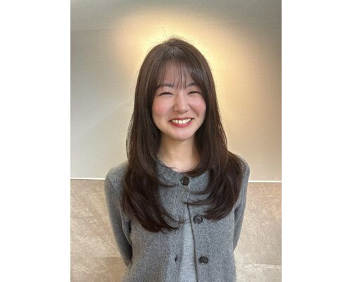 今どきレイヤースタイルで軽やかな垢抜けヘアに 松崎