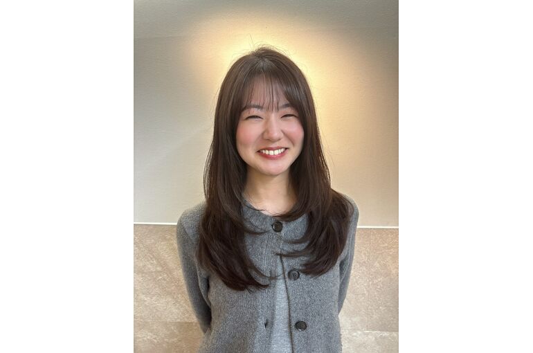 今どきレイヤースタイルで軽やかな垢抜けヘアに 松崎