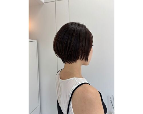 シルエットが綺麗な丸みショート【松崎】