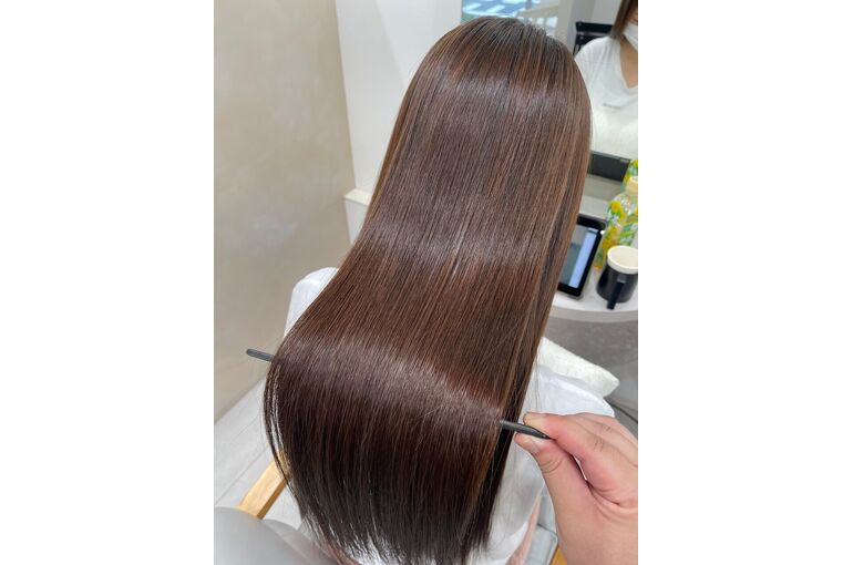 【大人女性ほど、“髪の扱いやすさ”で印象が変わる】