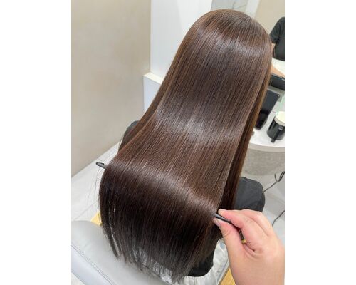 伸ばすだけじゃない！綺麗なロングヘアを育てるコツ
