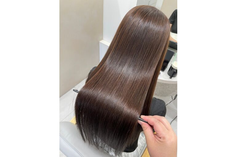 伸ばすだけじゃない！綺麗なロングヘアを育てるコツ