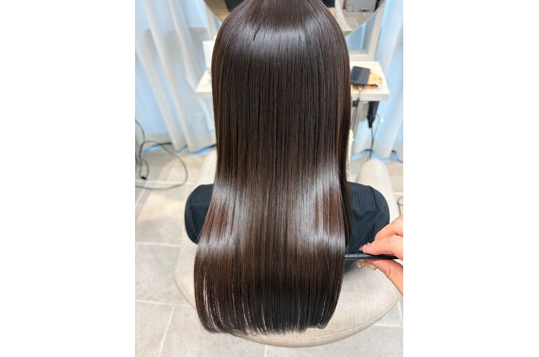 髪質改善ストレートで叶える至高のツヤ髪 【松崎】