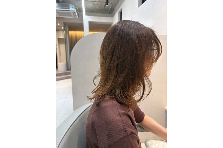 白髪の割合70％以上！大人女性レイヤーカット。