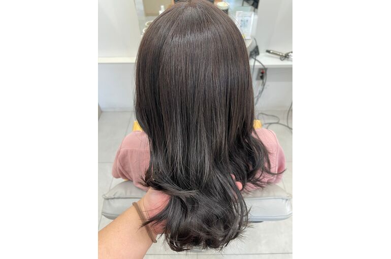 朝はストレート、休日は巻き髪。
