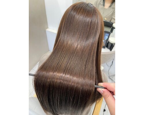 秋の髪色は、深みと柔らかさ。