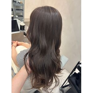 脱白髪染めで透明感カラー