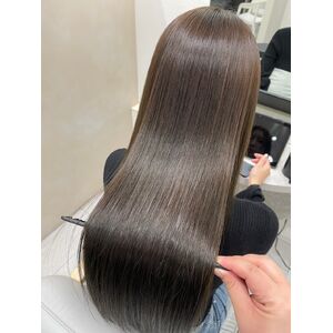 後ろ姿の美しさは、毛先で決まる。