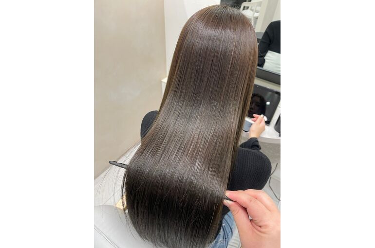 後ろ姿の美しさは、毛先で決まる。