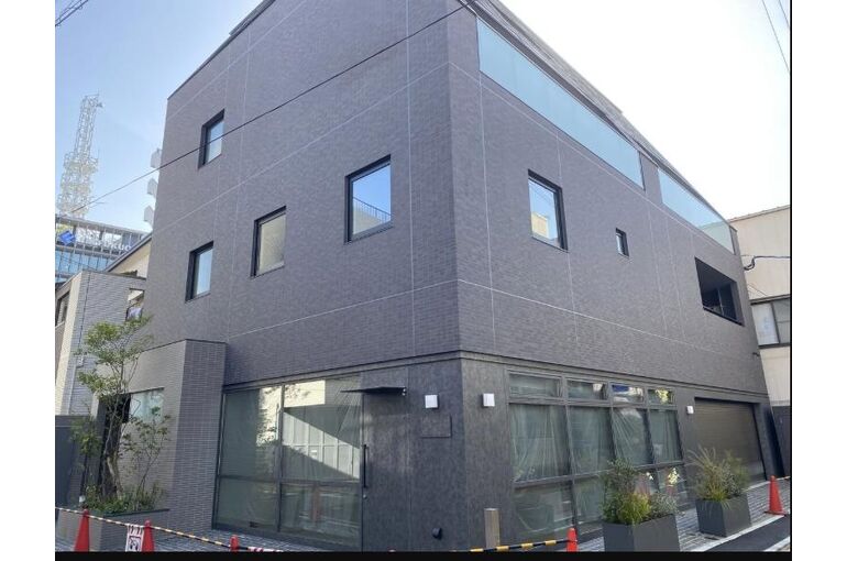 alana薬院店 外観（建物1階）